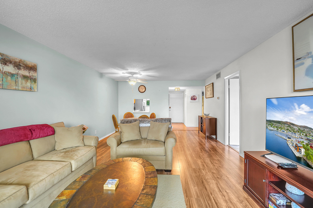 210 Lake Evelyn Drive - Photo 4