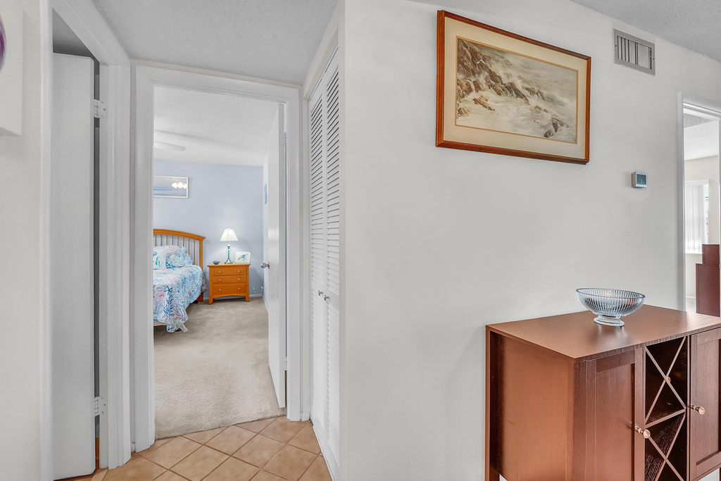 210 Lake Evelyn Drive - Photo 3