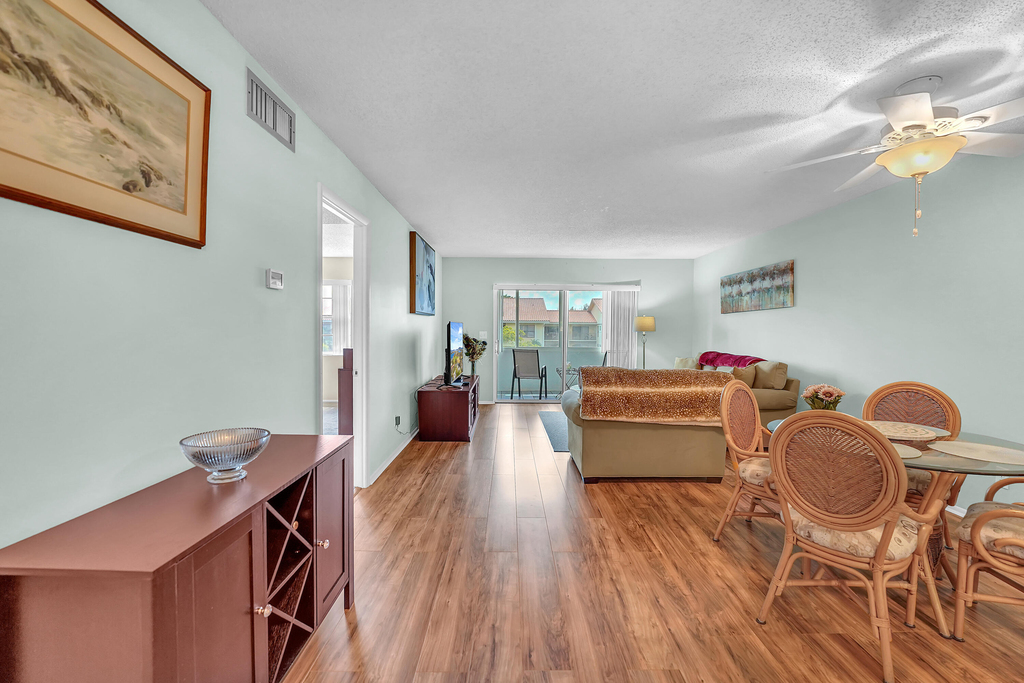 210 Lake Evelyn Drive - Photo 2
