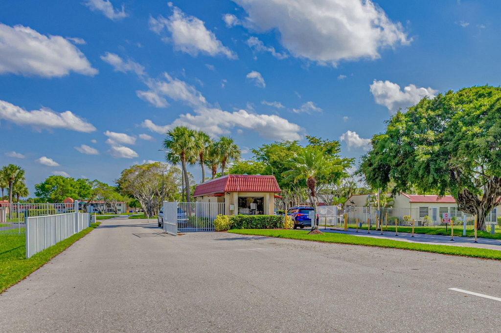 210 Lake Evelyn Drive - Photo 23