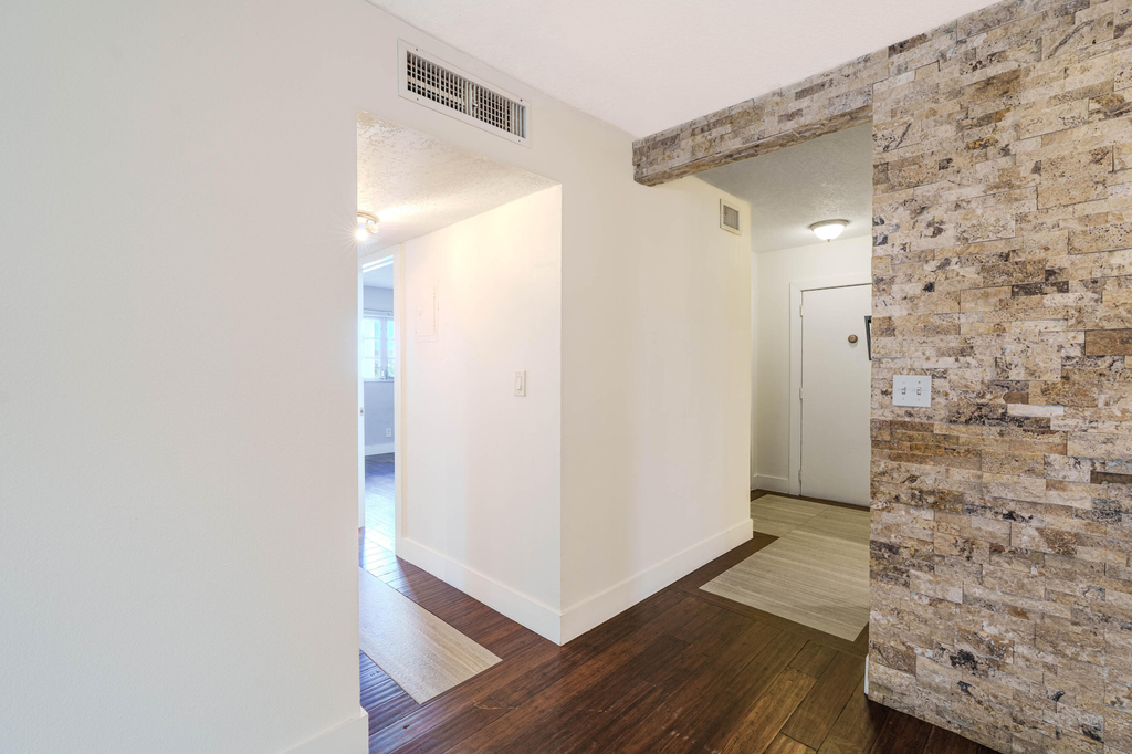 900 Ne 12th Avenue - Photo 7
