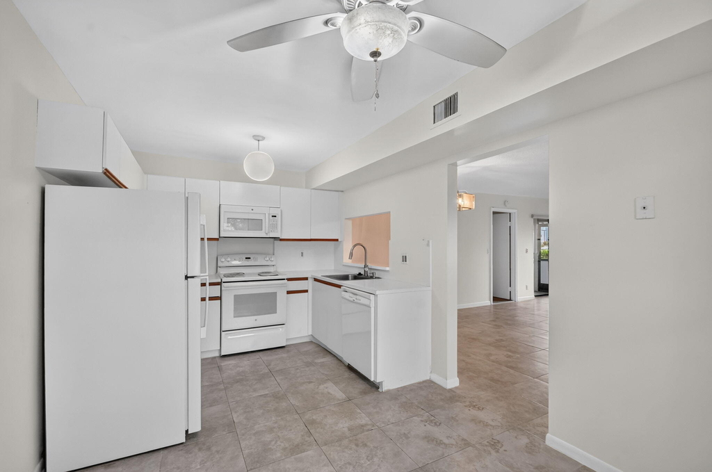 7665 Tahiti Lane - Photo 14