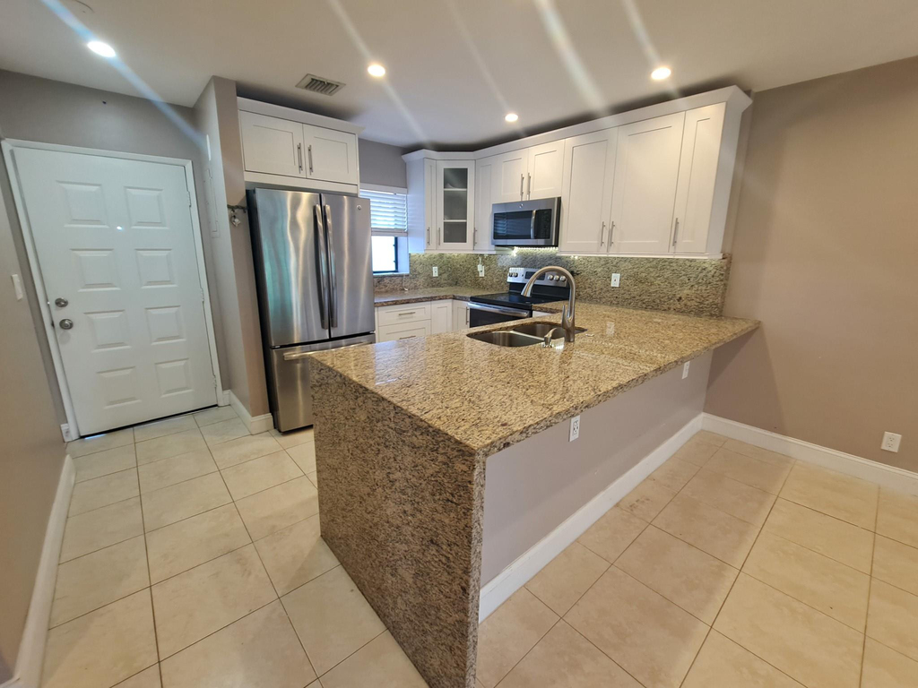 11441 Nw 39 Court - Photo 2