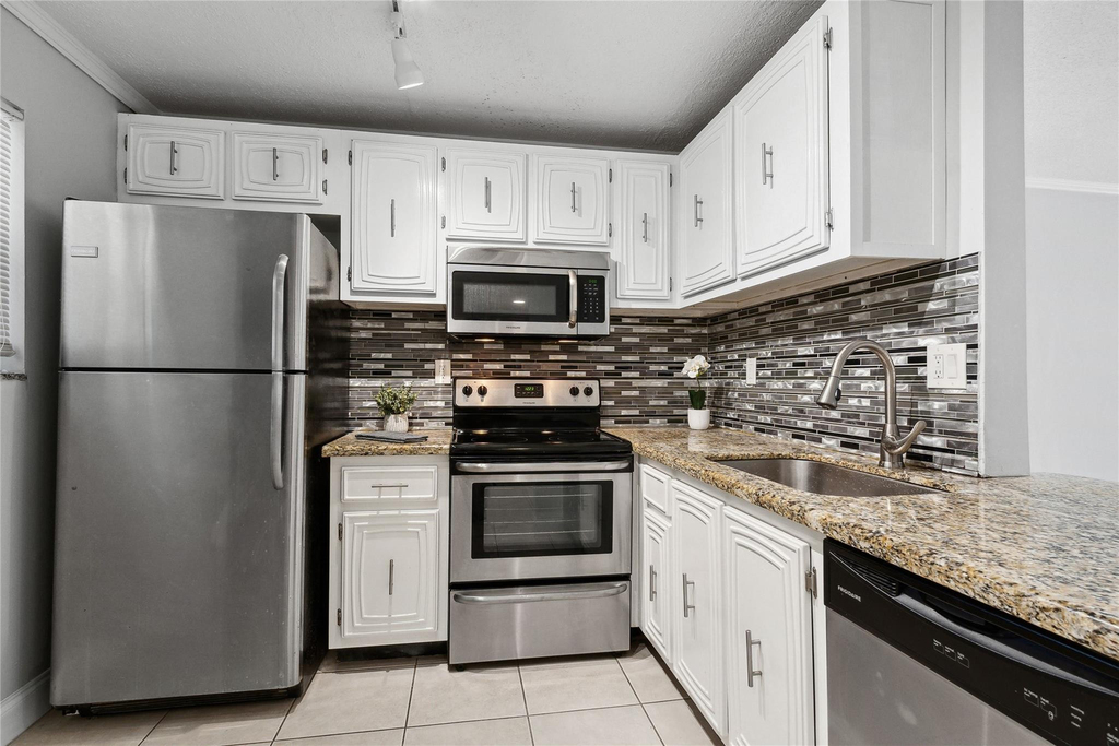 485 N Pine Island Road - Photo 6