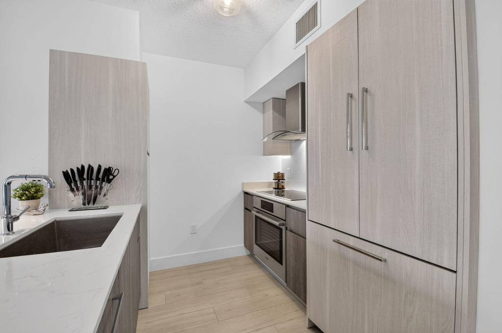 111 Se 1st Avenue - Photo 11