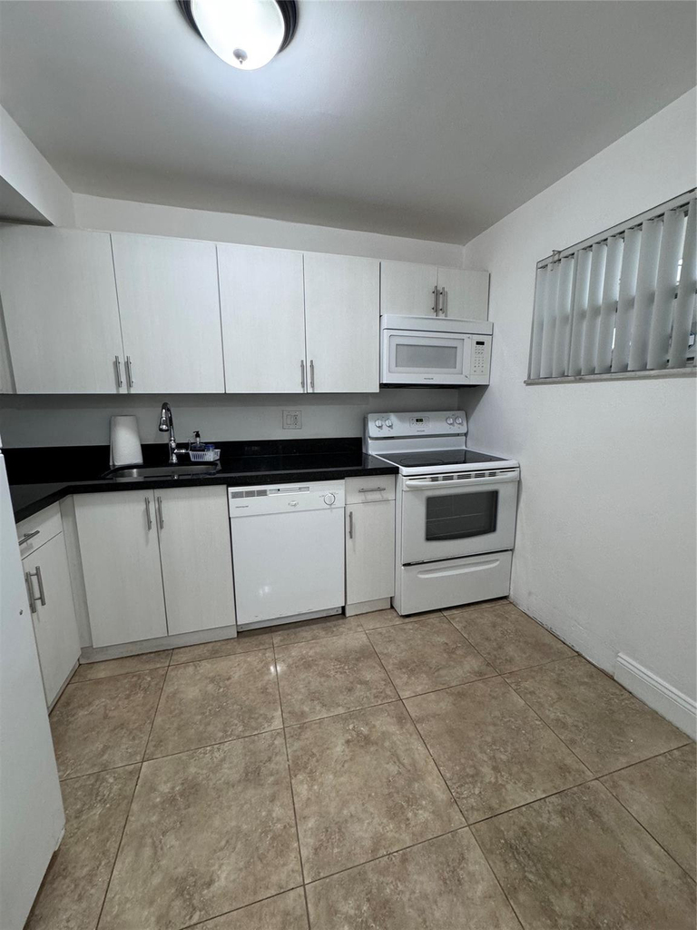 4205 N University Drive - Photo 8