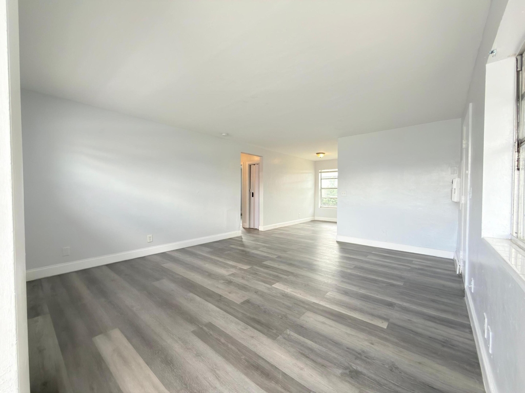 111 E 27th Street - Photo 4