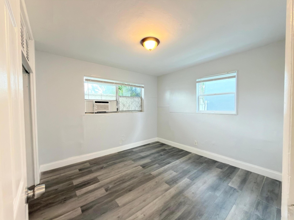 111 E 27th Street - Photo 10
