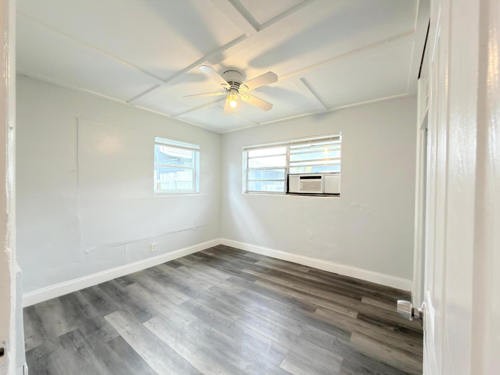111 E 27th Street - Photo 5