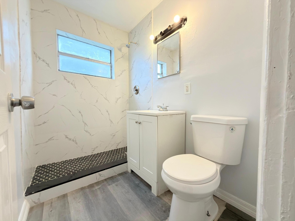 111 E 27th Street - Photo 2