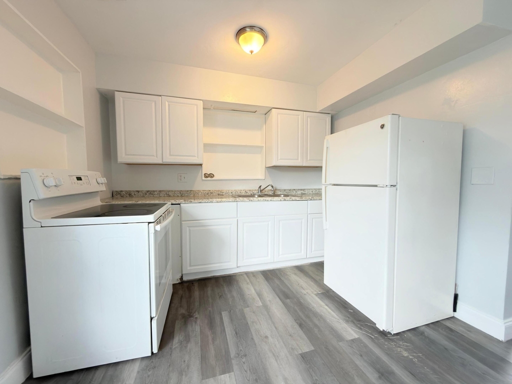 111 E 27th Street - Photo 8