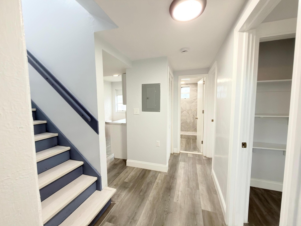 131 E 27th Street - Photo 6