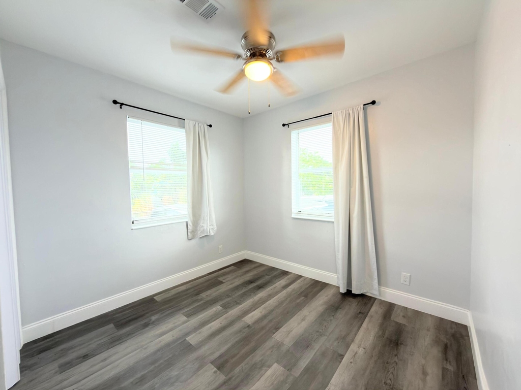 131 E 27th Street - Photo 12