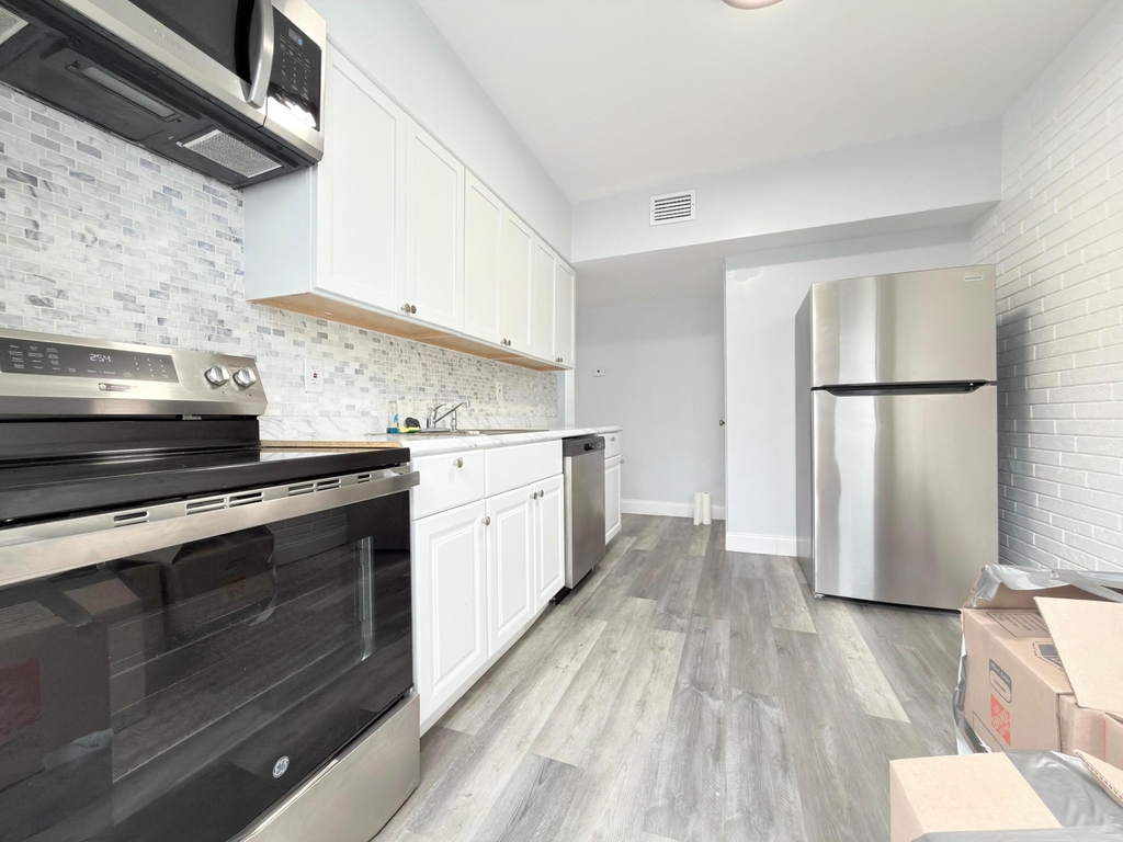 131 E 27th Street - Photo 4