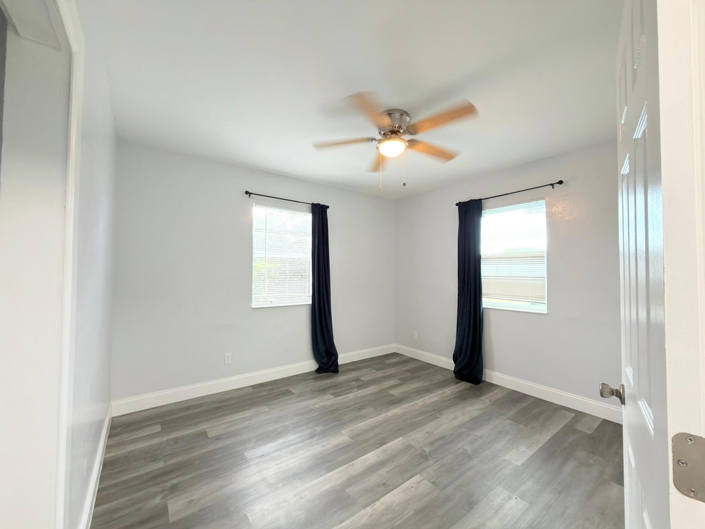 131 E 27th Street - Photo 7