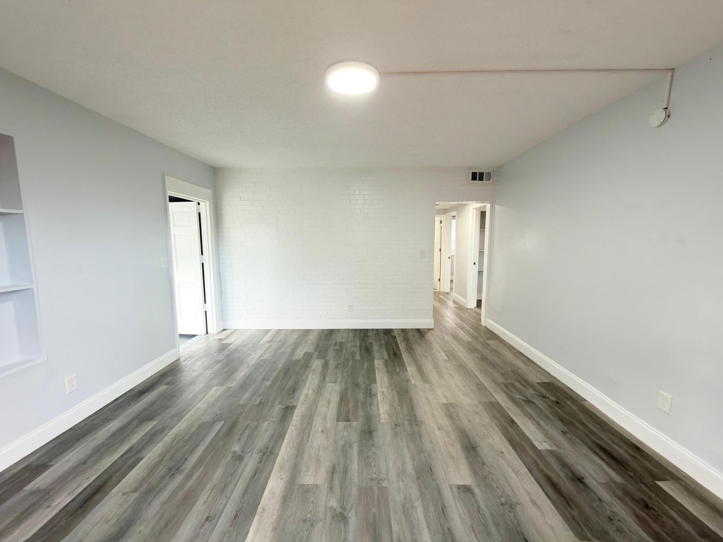 131 E 27th Street - Photo 8