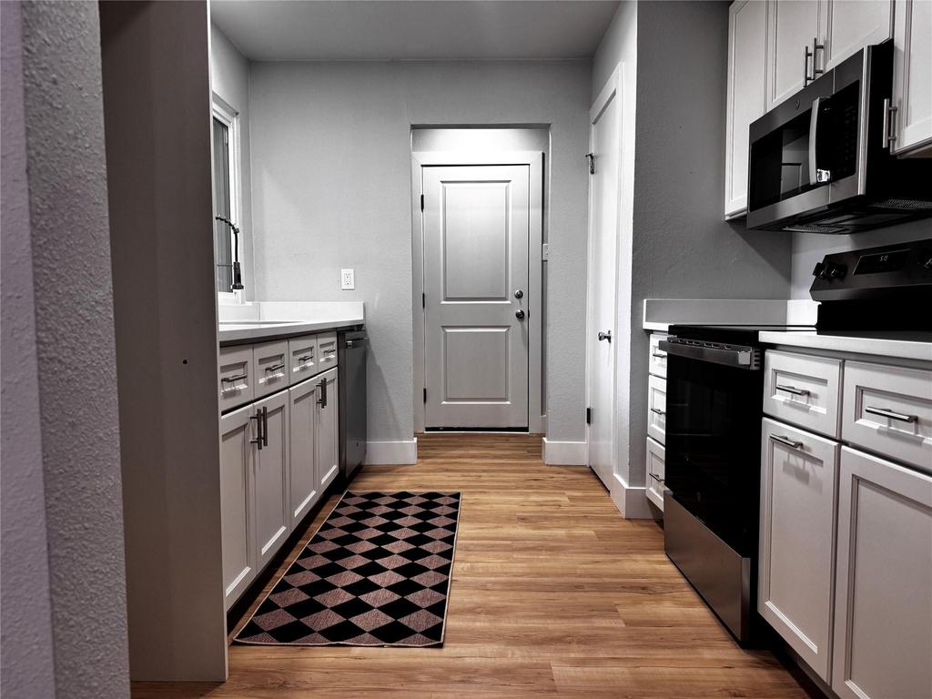1826 Melrose Street - Photo 2