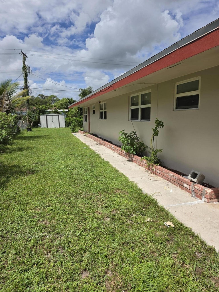 1235 Nw 5th - Photo 1