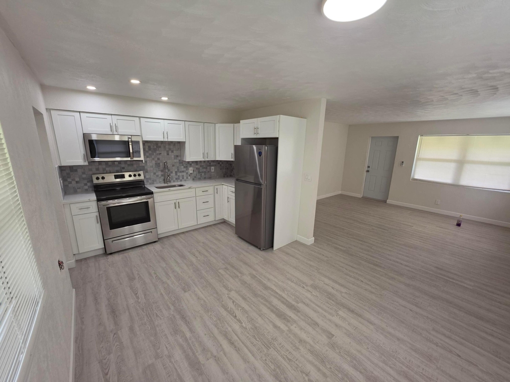 1235 Nw 5th - Photo 4