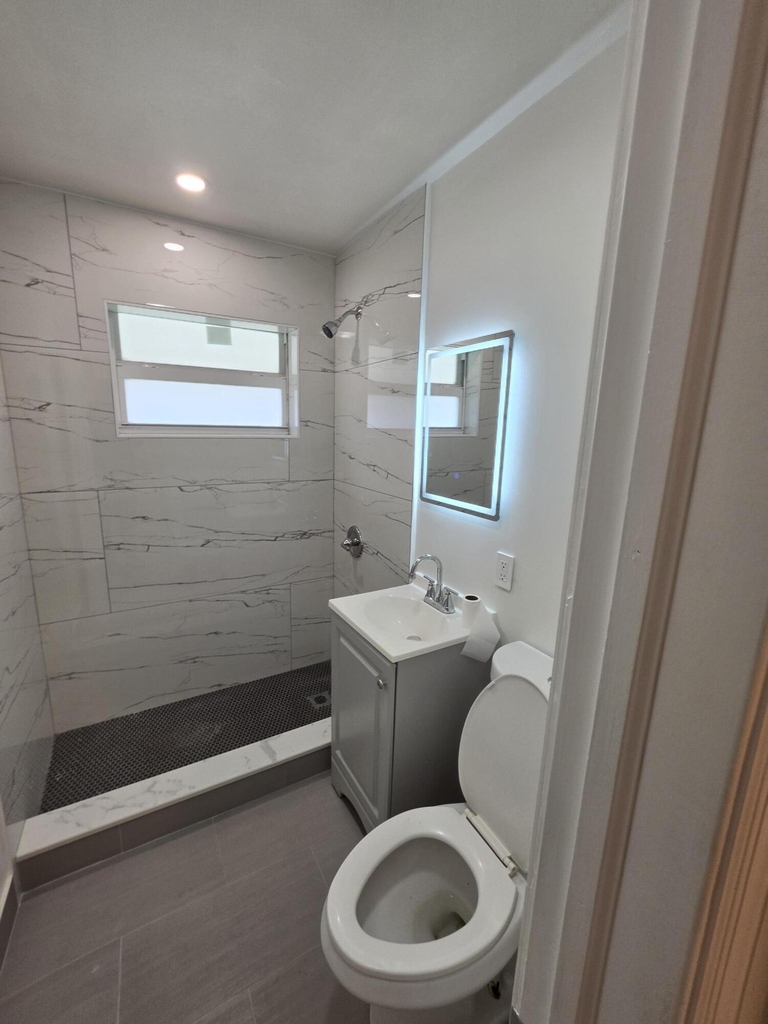 1235 Nw 5th - Photo 8