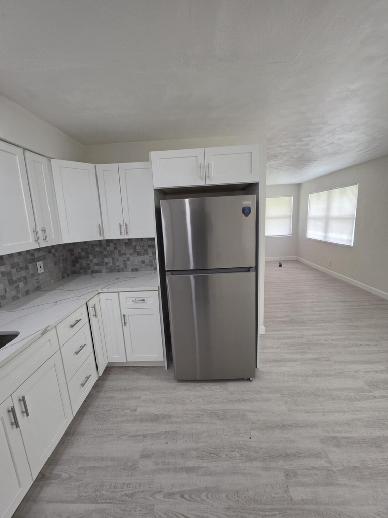 1235 Nw 5th - Photo 3
