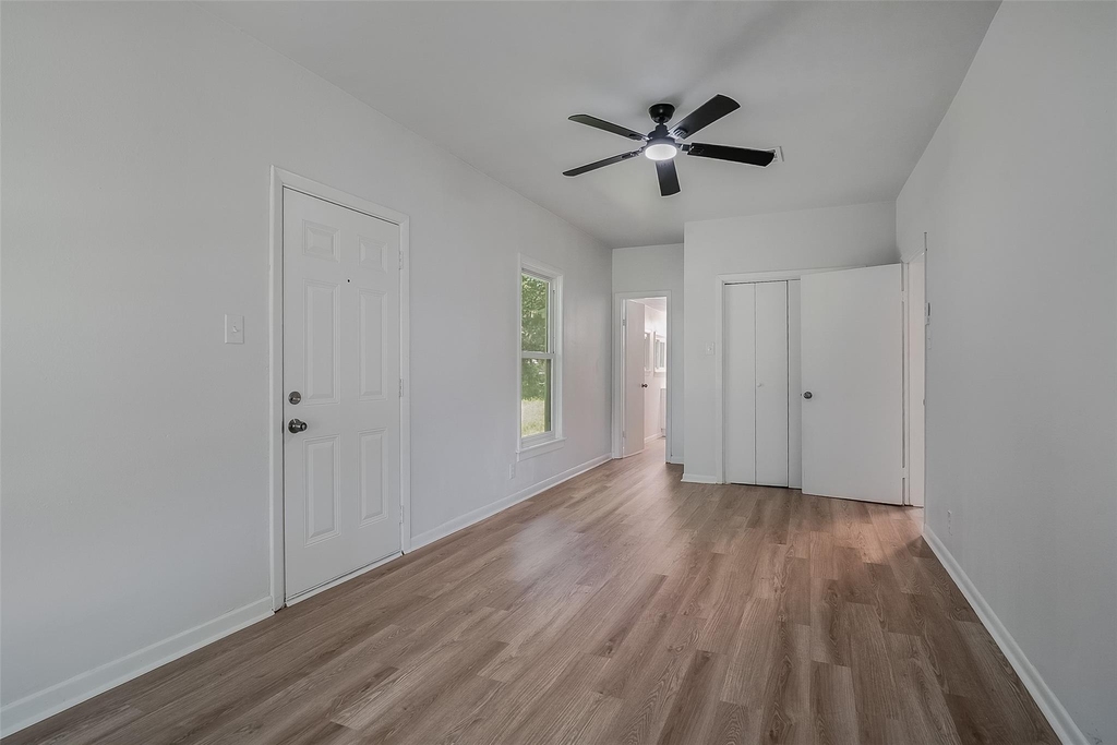 1421 S Scullin Avenue - Photo 16