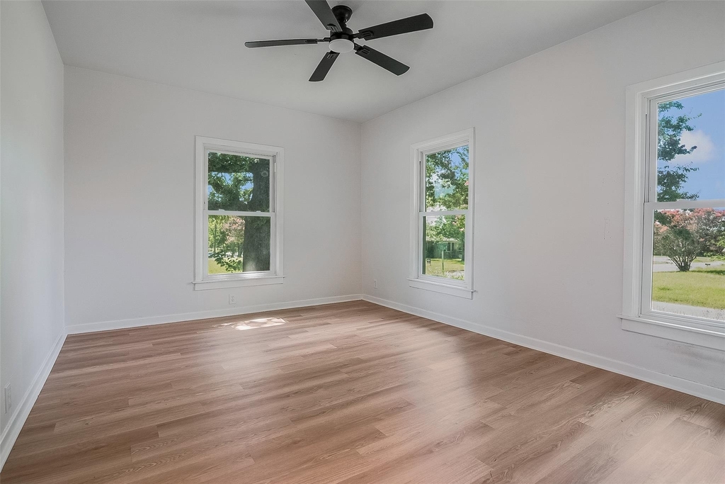 1421 S Scullin Avenue - Photo 18