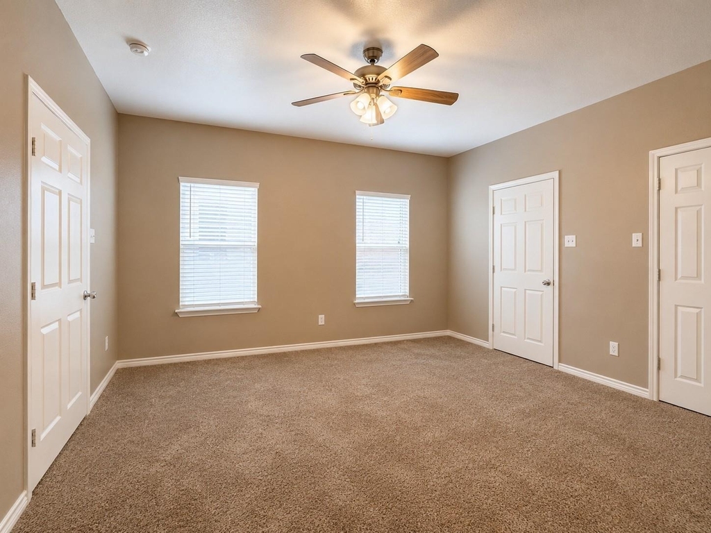 719 E 6th Street - Photo 5