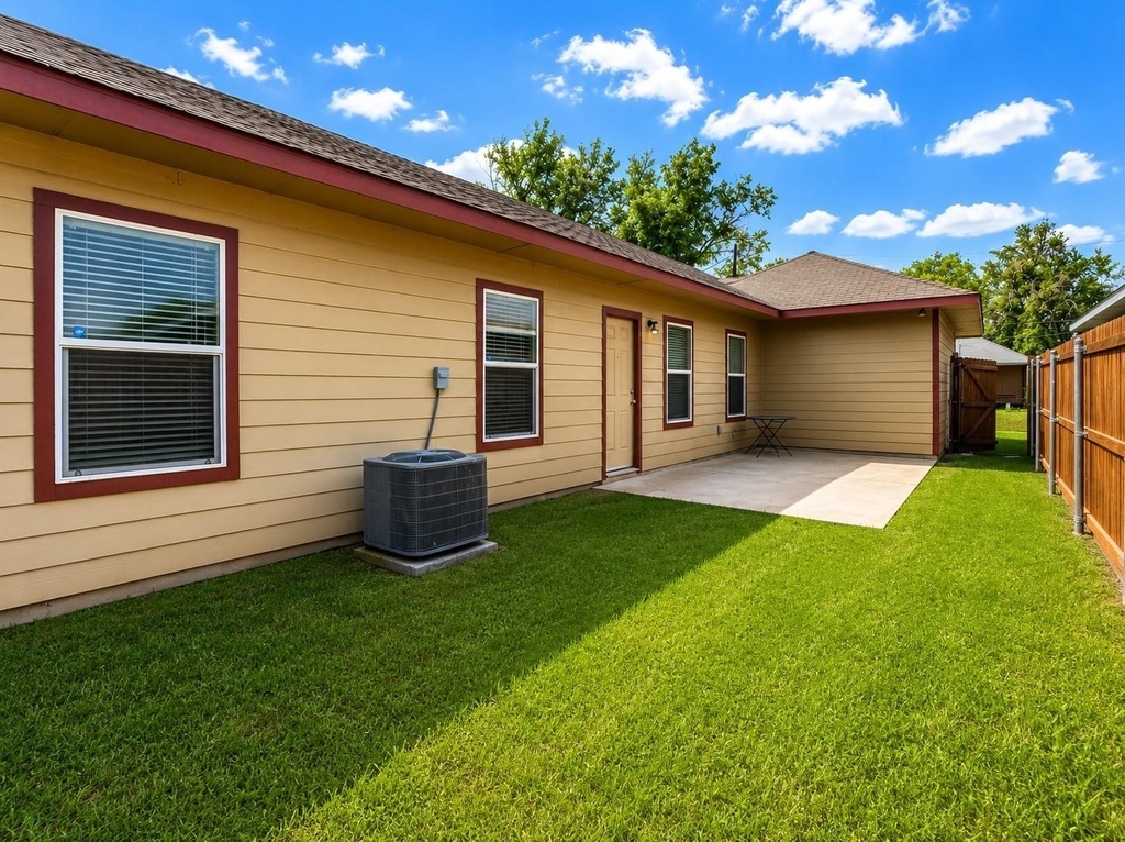 719 E 6th Street - Photo 17