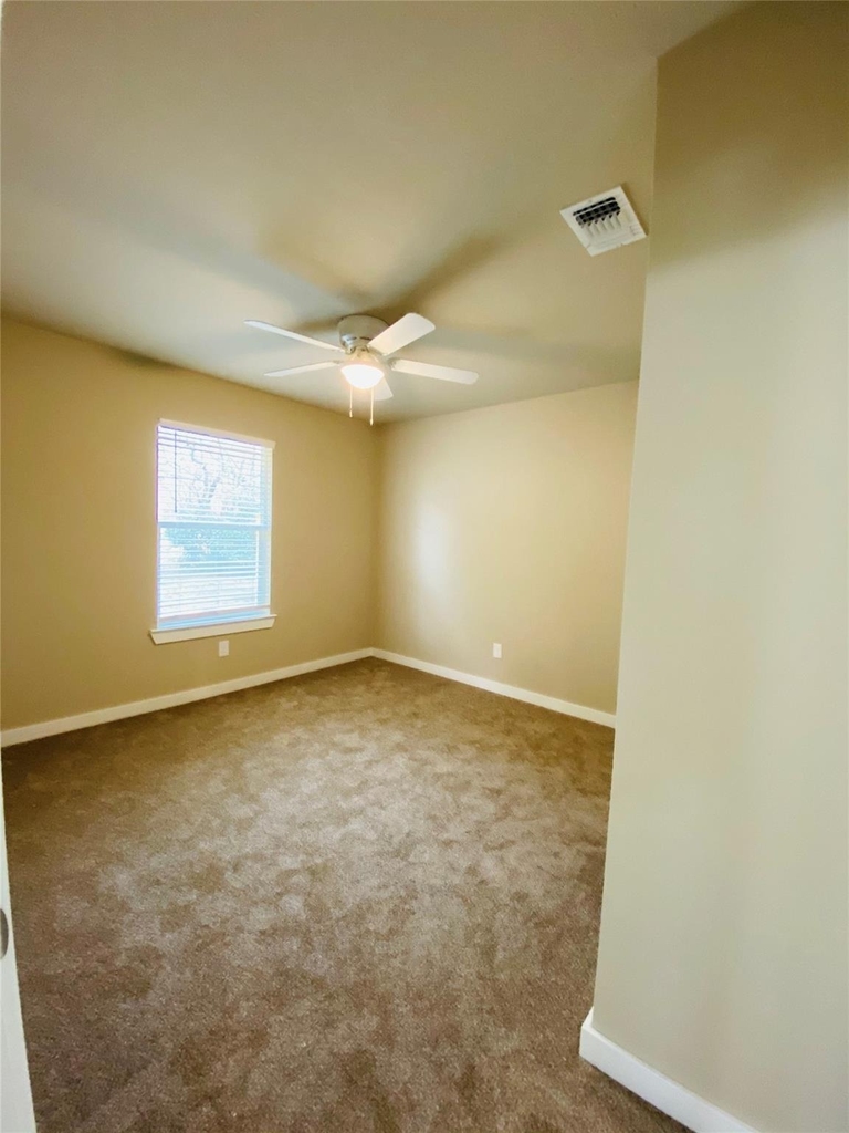 307 N Colbert Avenue - Photo 10