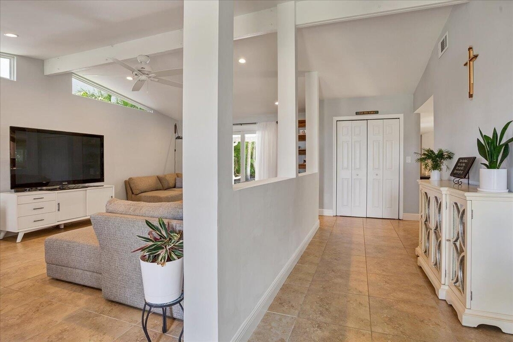 1110 Sw 15th Street - Photo 3