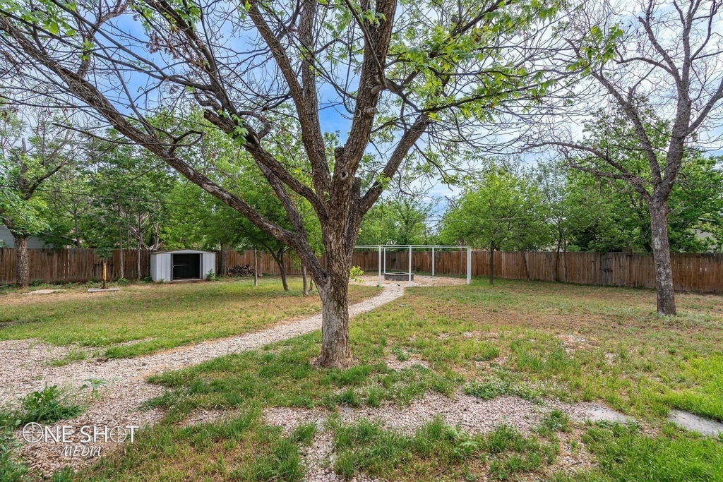 2133 Ross Avenue - Photo 24