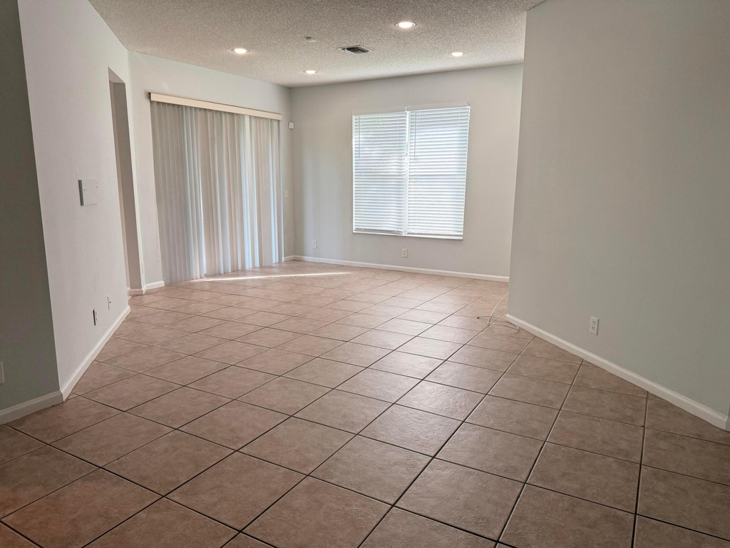 12077 Sunset Point Circle - Photo 8
