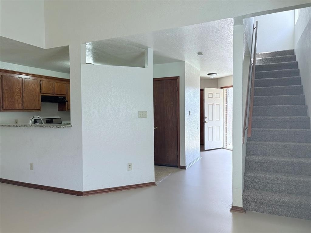 3200 Ridgecrest Court - Photo 4