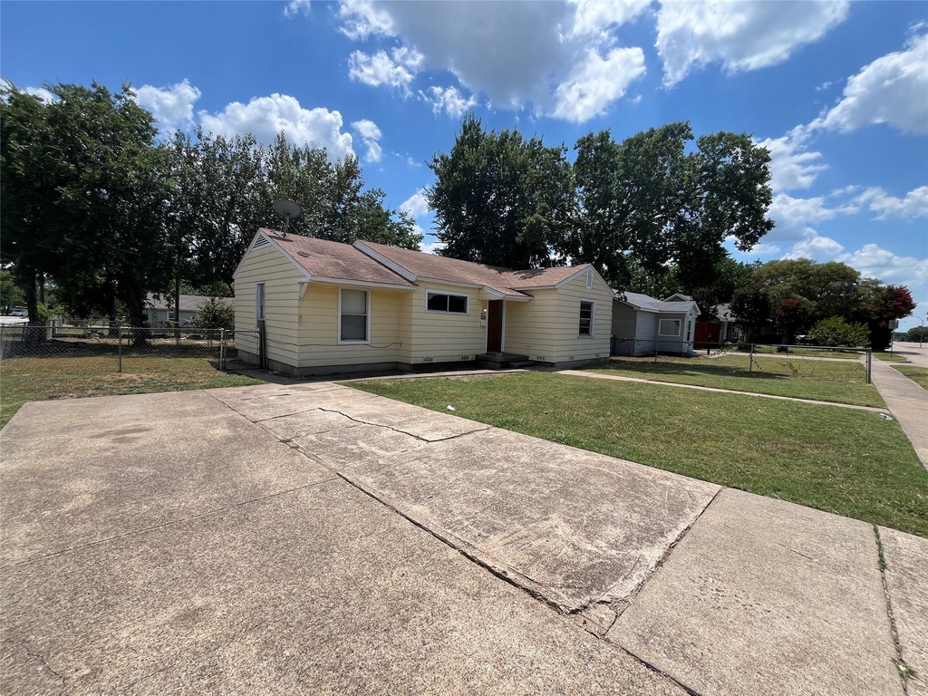 202 W Wheatland Road W - Photo 1