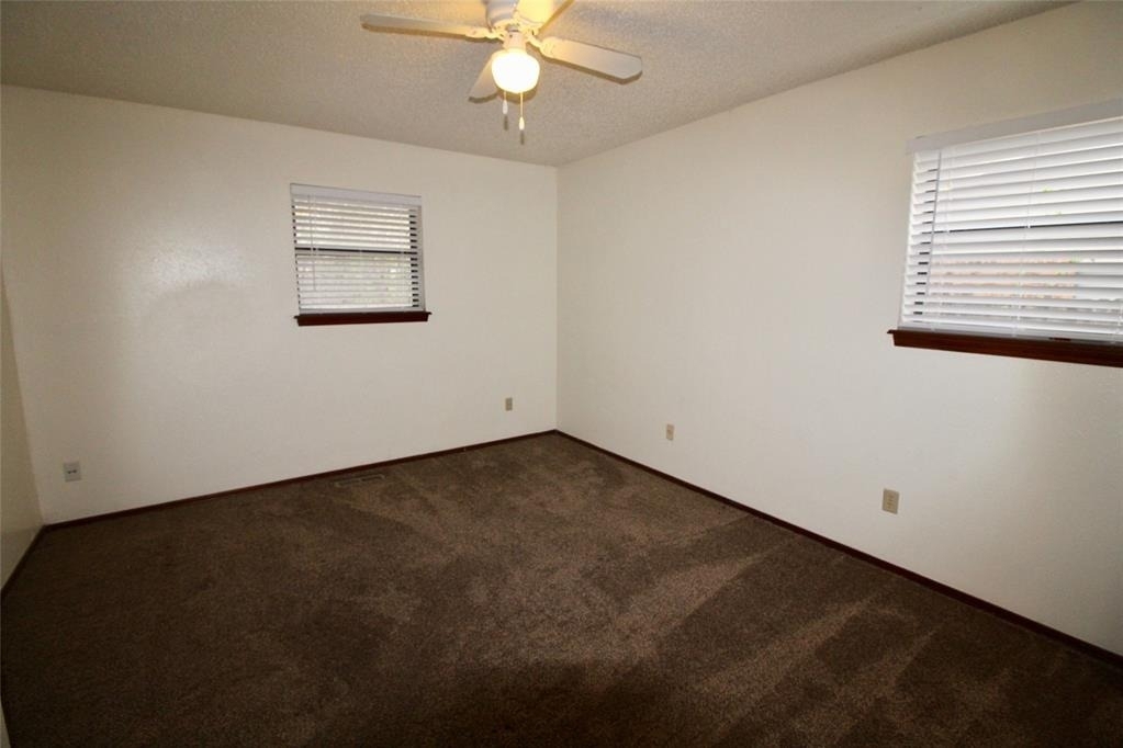 902 Acacia Circle - Photo 5