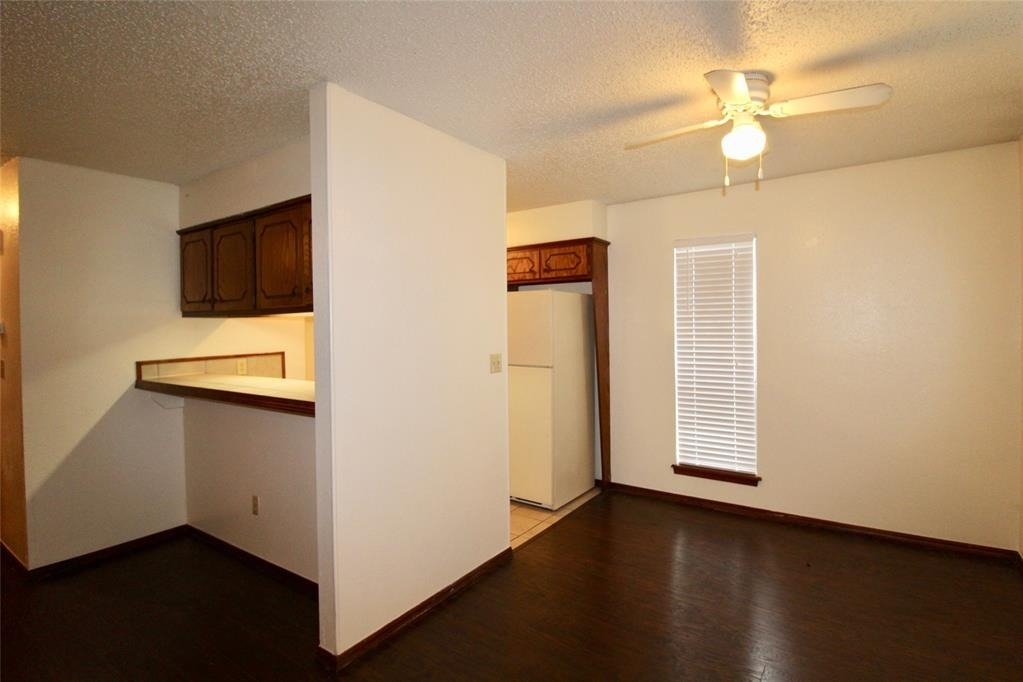 902 Acacia Circle - Photo 1