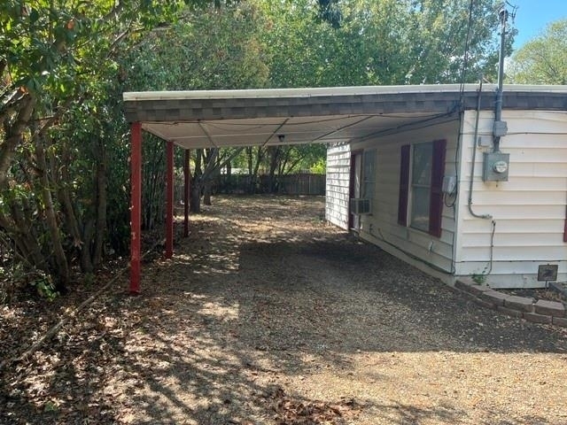 711 Hall Street - Photo 2