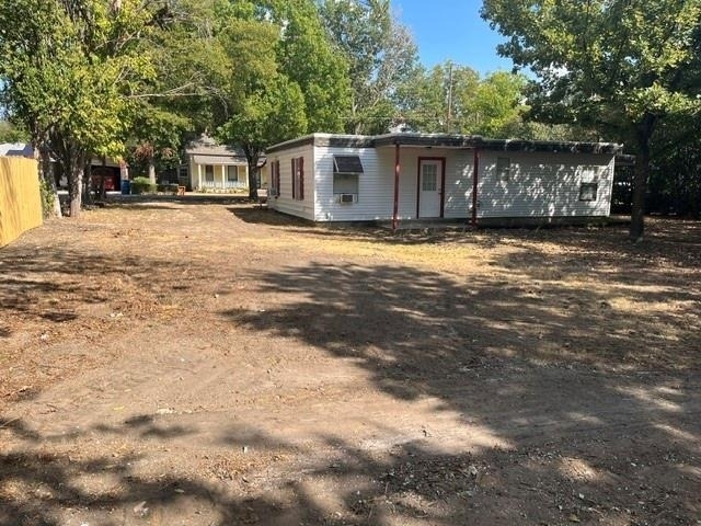 711 Hall Street - Photo 3