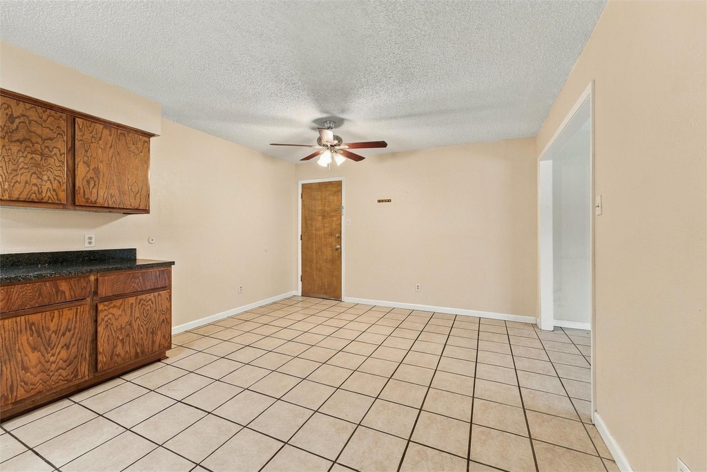 410 W Franklin Street - Photo 4