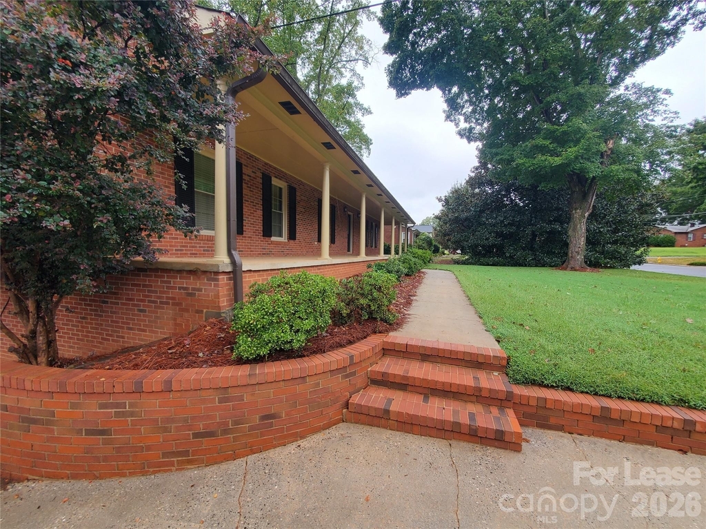 614 Carolina Avenue S - Photo 1