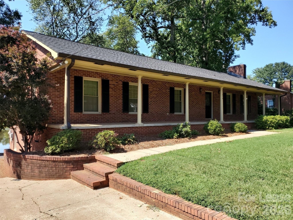 614 Carolina Avenue S - Photo 2