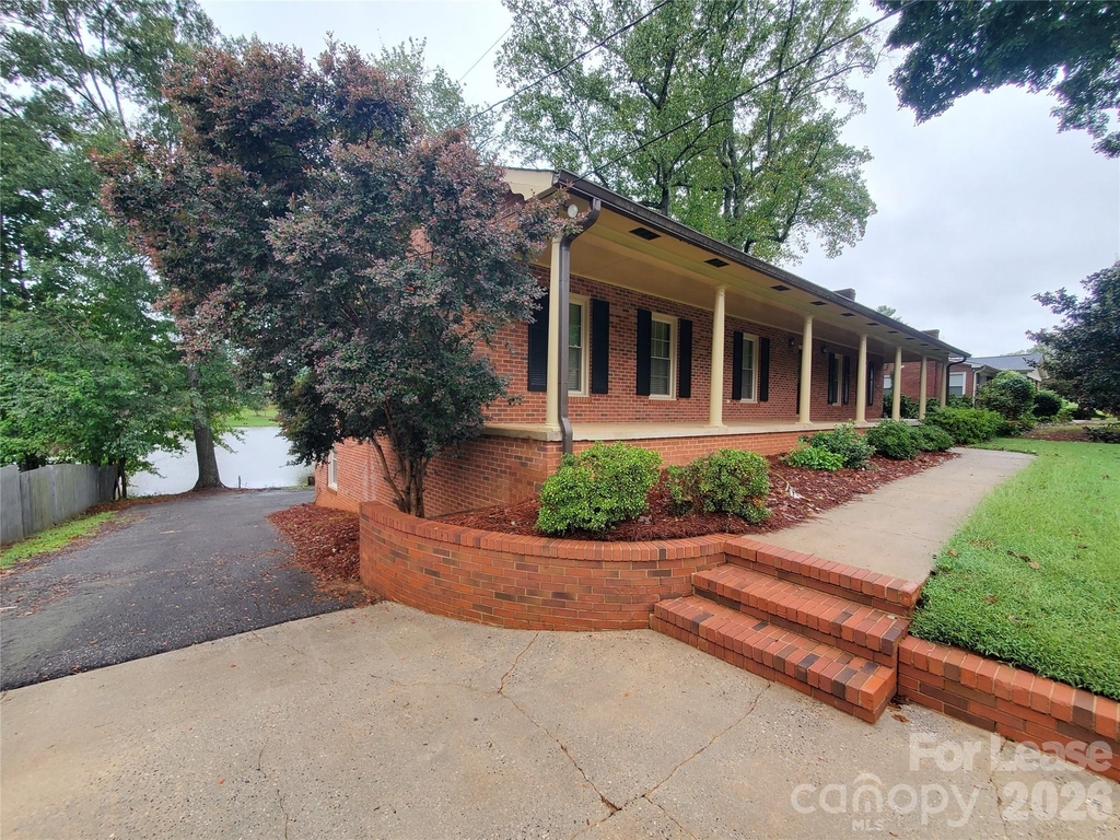 614 Carolina Avenue S - Photo 0