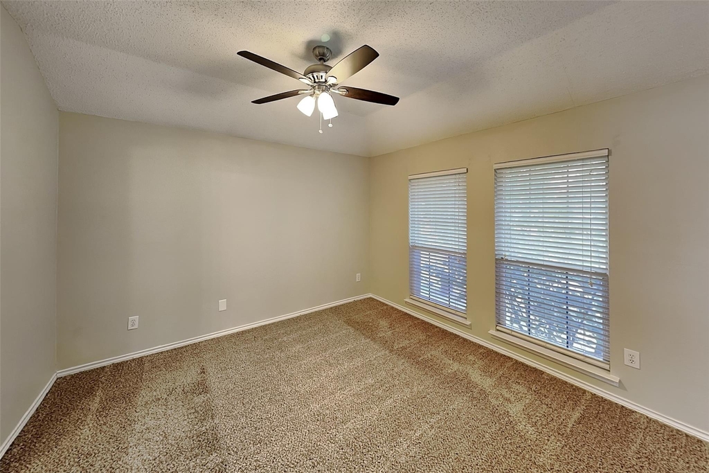 811 Rockefeller Lane - Photo 8