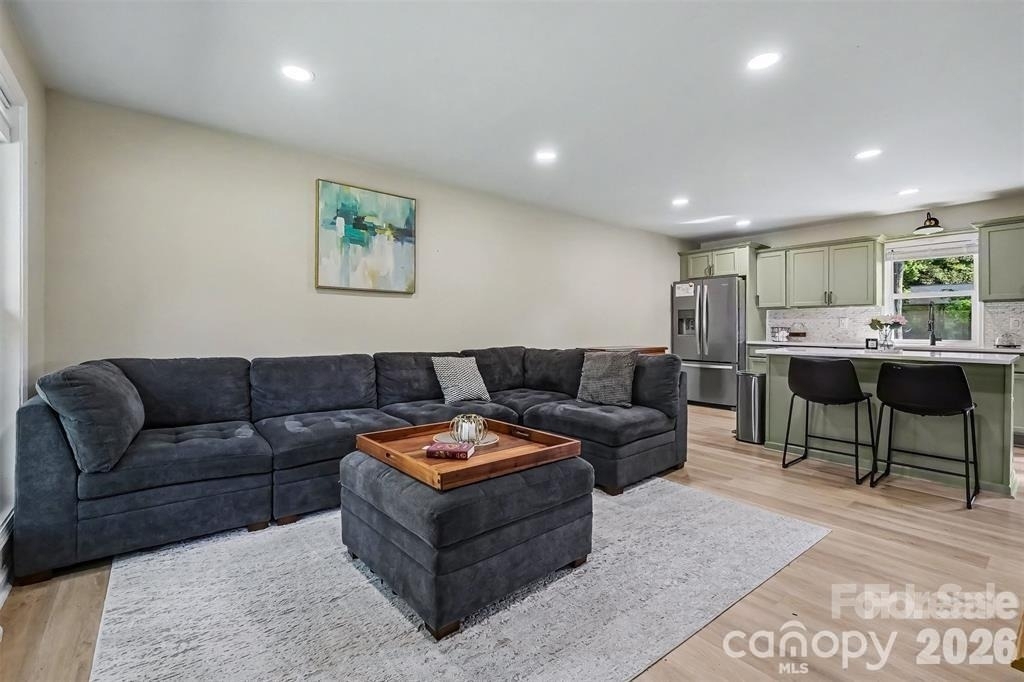 4023 Strangford Avenue - Photo 2