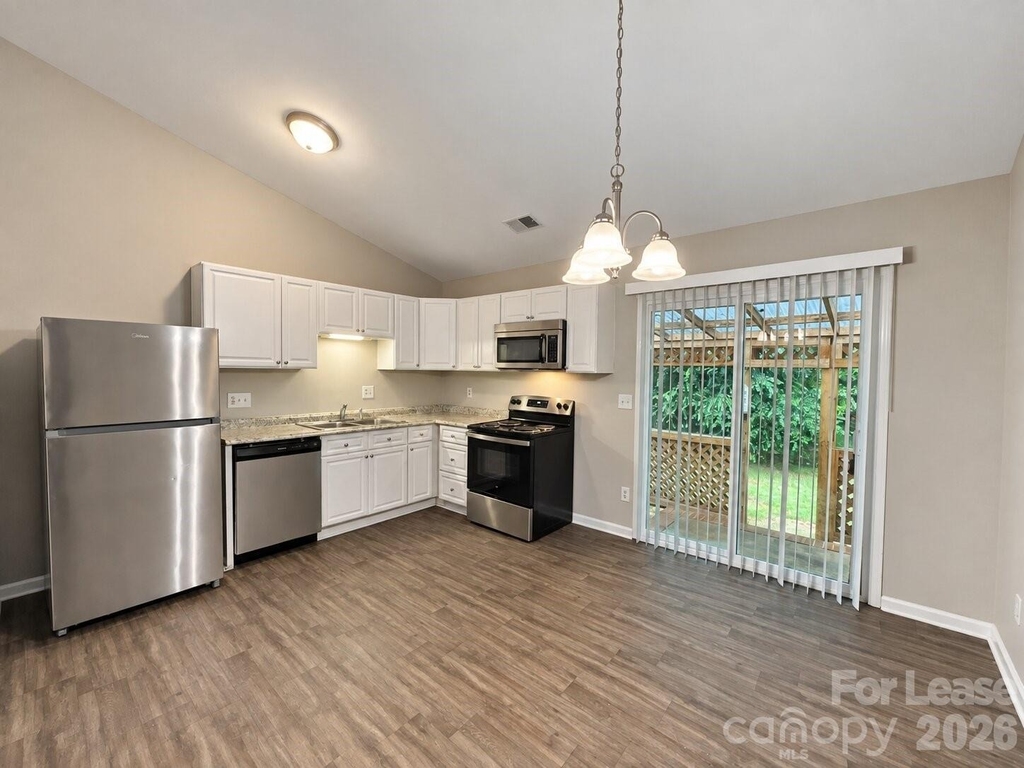 7613 Lancashire Drive - Photo 3