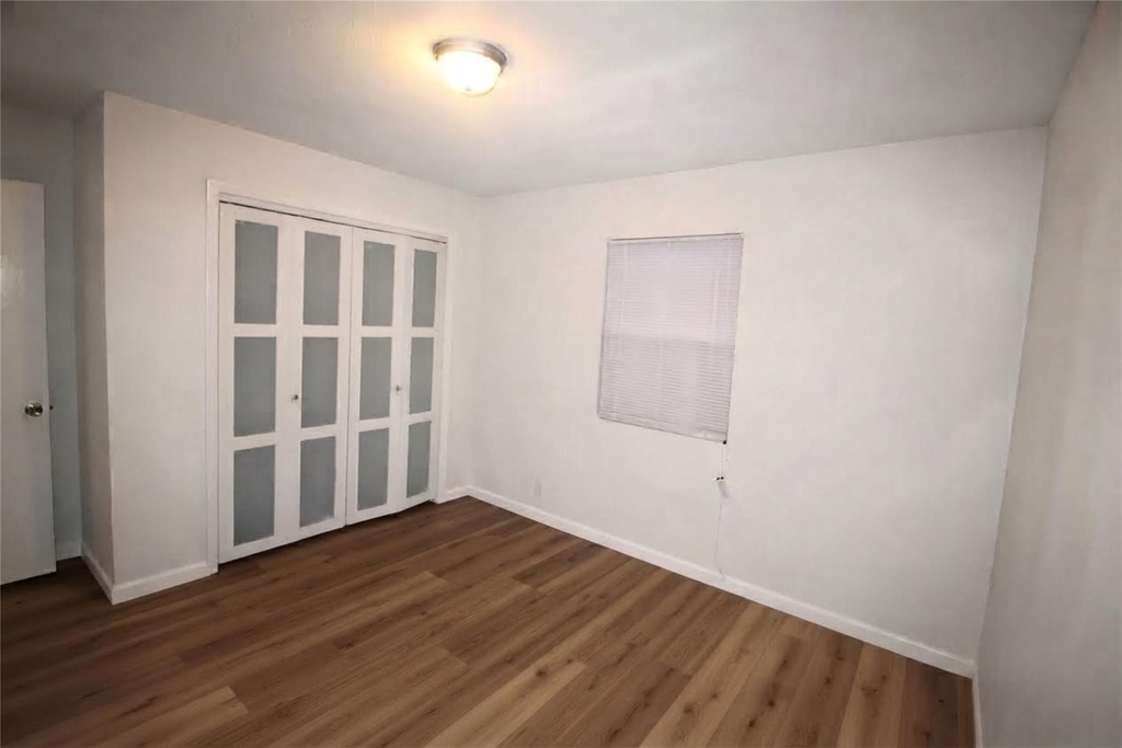 237 Samuel Street - Photo 3