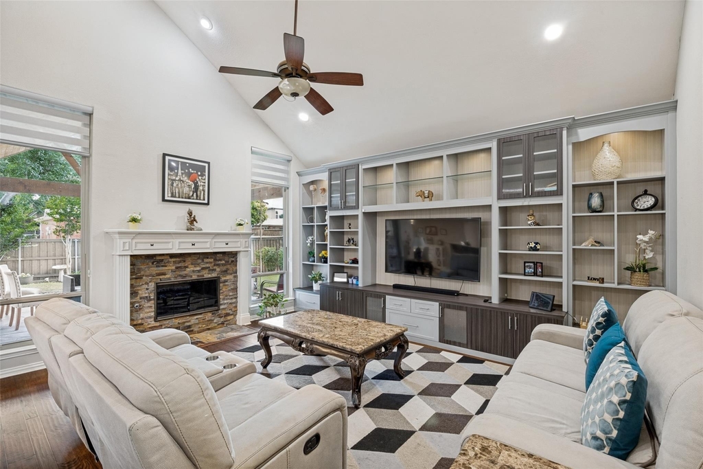 306 Tustin Court - Photo 5