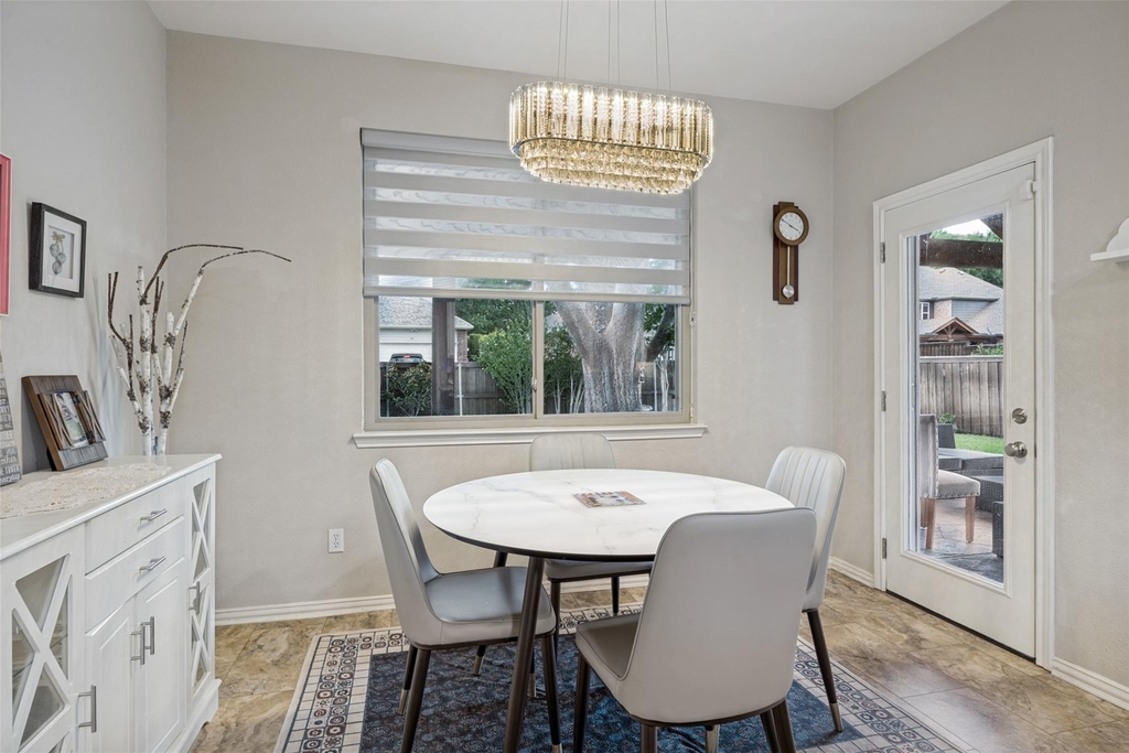 306 Tustin Court - Photo 8