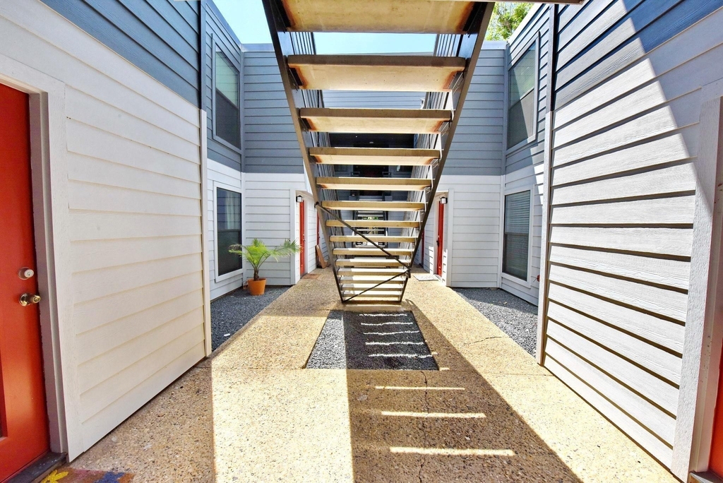 4033 Gilbert Avenue - Photo 17